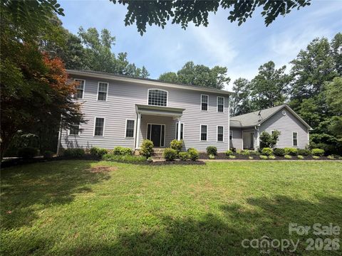 Photo of 690 Stacy Hill Road, Marion, NC 28752 (MLS # 4394228)