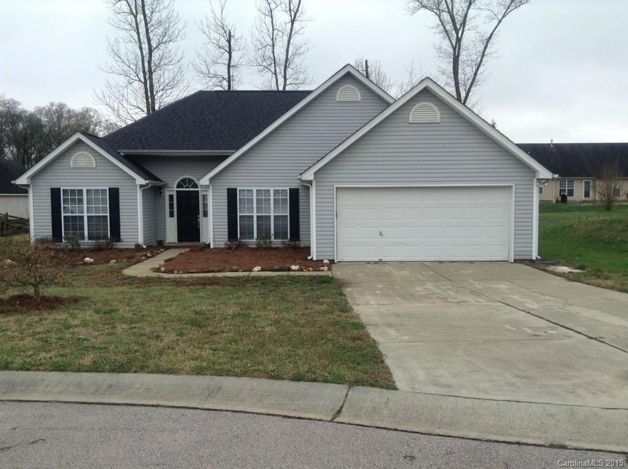 This charming home is located in a cul-de-sac, has hard wood floors, and vaulted ceilings!  The open floor plan brings you in to the great room with a fireplace.  The kitchen is bright, great for entertaining, and includes a pantry.  The master bathroom has dual sinks, garden tub, and separate shower.