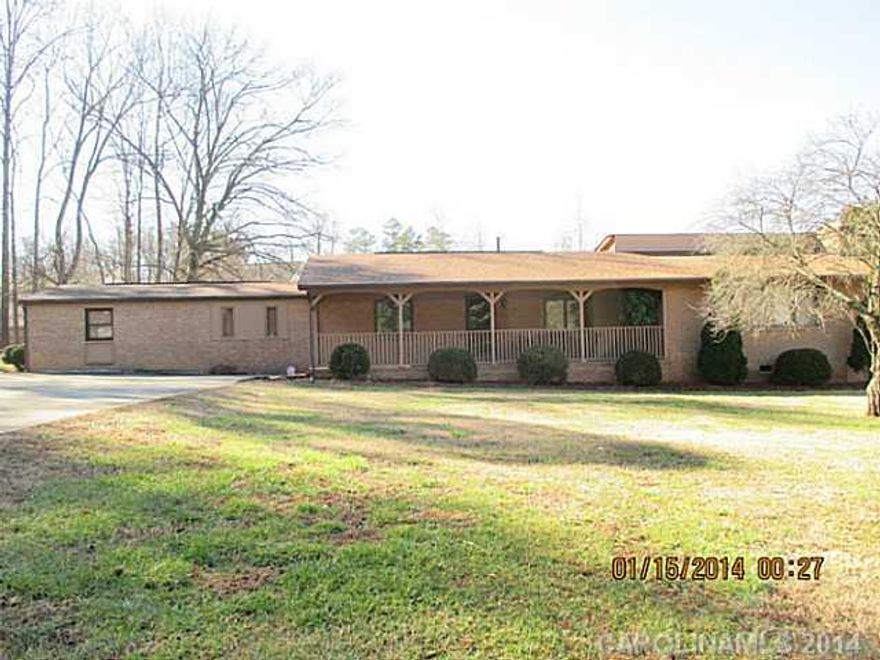 BACK ON THE MARKET & REDUCED! shop for Car lover or mechanic, has tool room. Has been used to paint & restore cars. 3 car inside shop Plenty of room to park RV or tractor trailer. Brick house has 4 bedrooms plus a bonus.  Hugh great room w/fireplace that takes up the whole wall, 3 full baths. Two Bath complete remodel gorgeous! 1.09 acre lot. 
HOUSE REDUCED OVER $7,000 TODAY 9/17.HOUSE IS BEING SOLD IN ITS AS IS CONDITION. NEED TO BE QUALIFIED WHEN PRESENTING OFFER. $1,000. DUE DILIGENCE MIN.