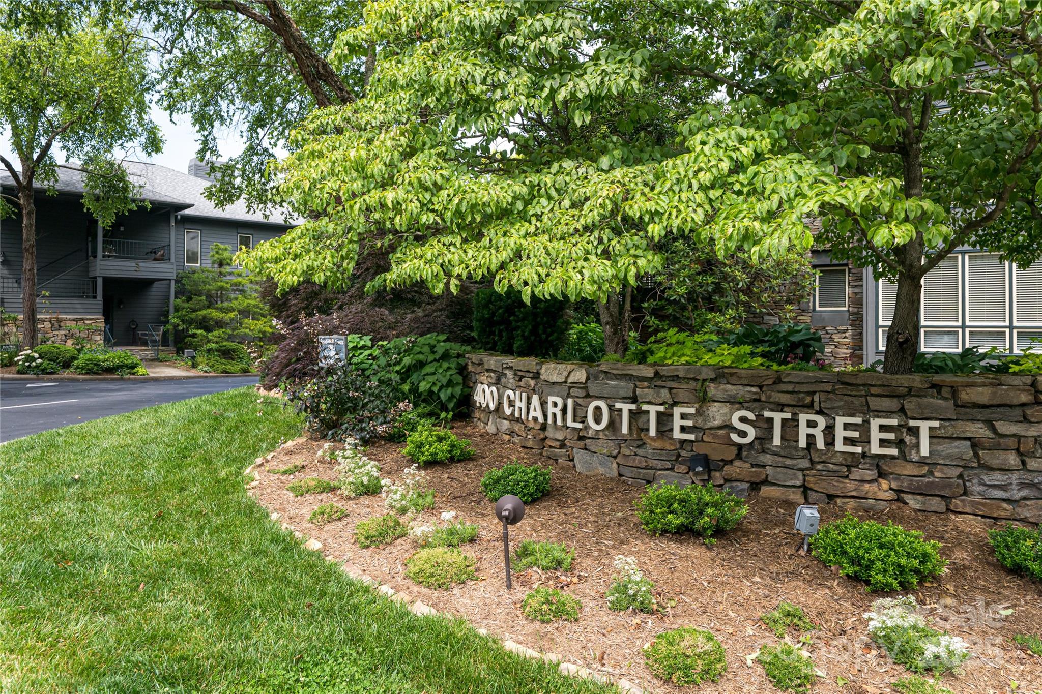 400 Charlotte Street 402