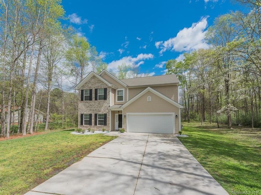 Move in ready/Immaculate Home. Subdivision with NO HOA!  This home features Hardwood Laminate floors on the entire main level. Bright and open Formal Living Room adjacent to the Formal Dining Room w/ columns.  Professional kitchen with an abundance of cabinetry, granite counters, Island, and Stainless Steel appliances.  Kitchen is open to the Family Room with gas fireplace.  Huge Vaulted Master Suite and Master Bath.  Loft Bonus Room upstairs. 4 beddrooms/3 Baths. 2 car Garage. Sec Syst.