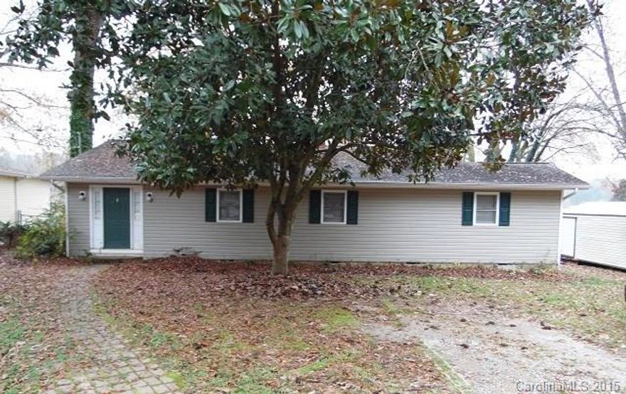 100% Financing Available! Magnificent ranch home with 3 bedrooms & 1.5 baths located on a 0.45 acre lot! Easy access to ALL local amenities such as shopping and restaurants! Formal living room w/ fireplace! Gorgeous kitchen with outside storage building & rear lake view.. !! Call us today to schedule an appointment!!! !!!