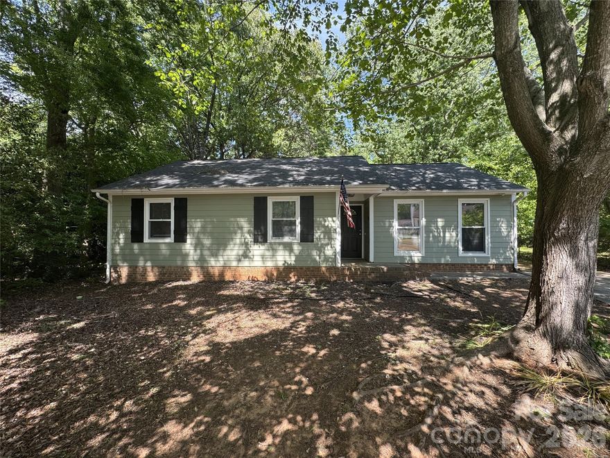 Well-kept home in a convenient Charlotte location. Interior is in good shape and would shine with cosmetic updates. Functional layout, nice fenced in backyard, and close to shopping, dining, and major routes.
