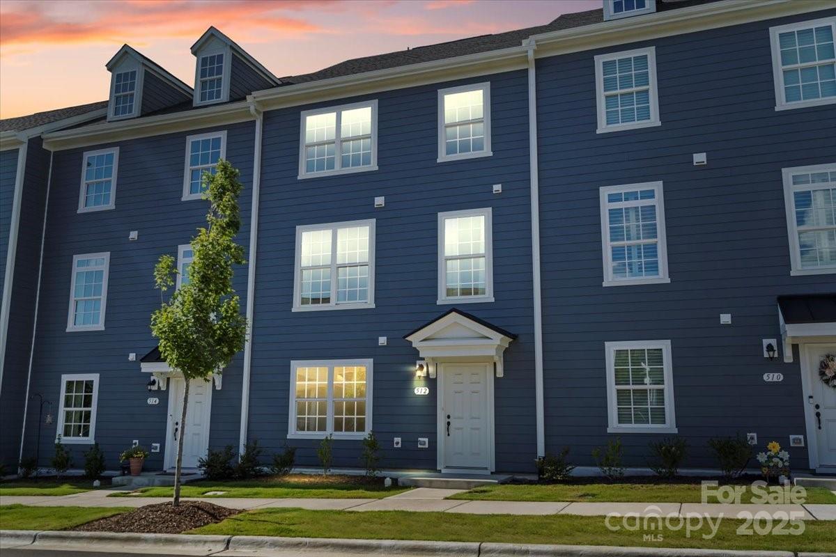 512 Whitehall Circle