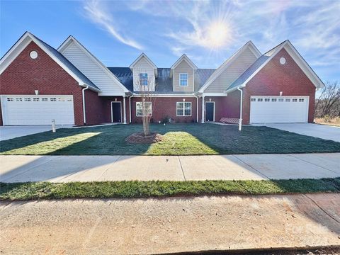 Townhouse in Hickory NC 1988 Talbot Lane 43.jpg