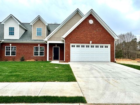 Townhouse in Hickory NC 1988 Talbot Lane 4.jpg