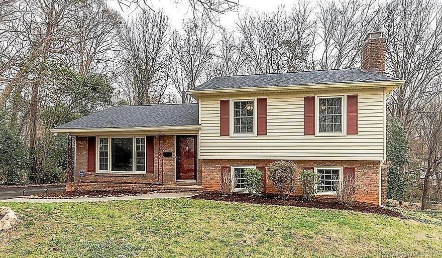 This beautiful, split level home is move in ready.  Your clients will not want to miss this meticulously maintained home with many upgrades throughout. The bathrooms have been wonderfully remodeled with fresh paint throughout the interior.  The backyard is large and fenced which is great for entertaining. This home is conveniently located with easy access to Park Road, Uptown, South Park and Ballantyne. Wonderful shopping and dining nearby.  Relax and enjoy this great home.