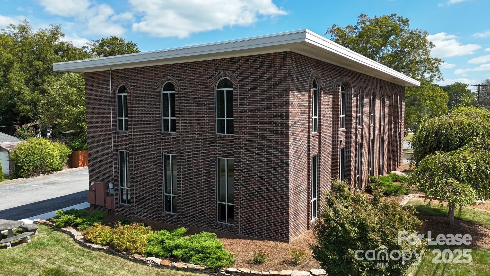 375 10th Avenue Drive NE