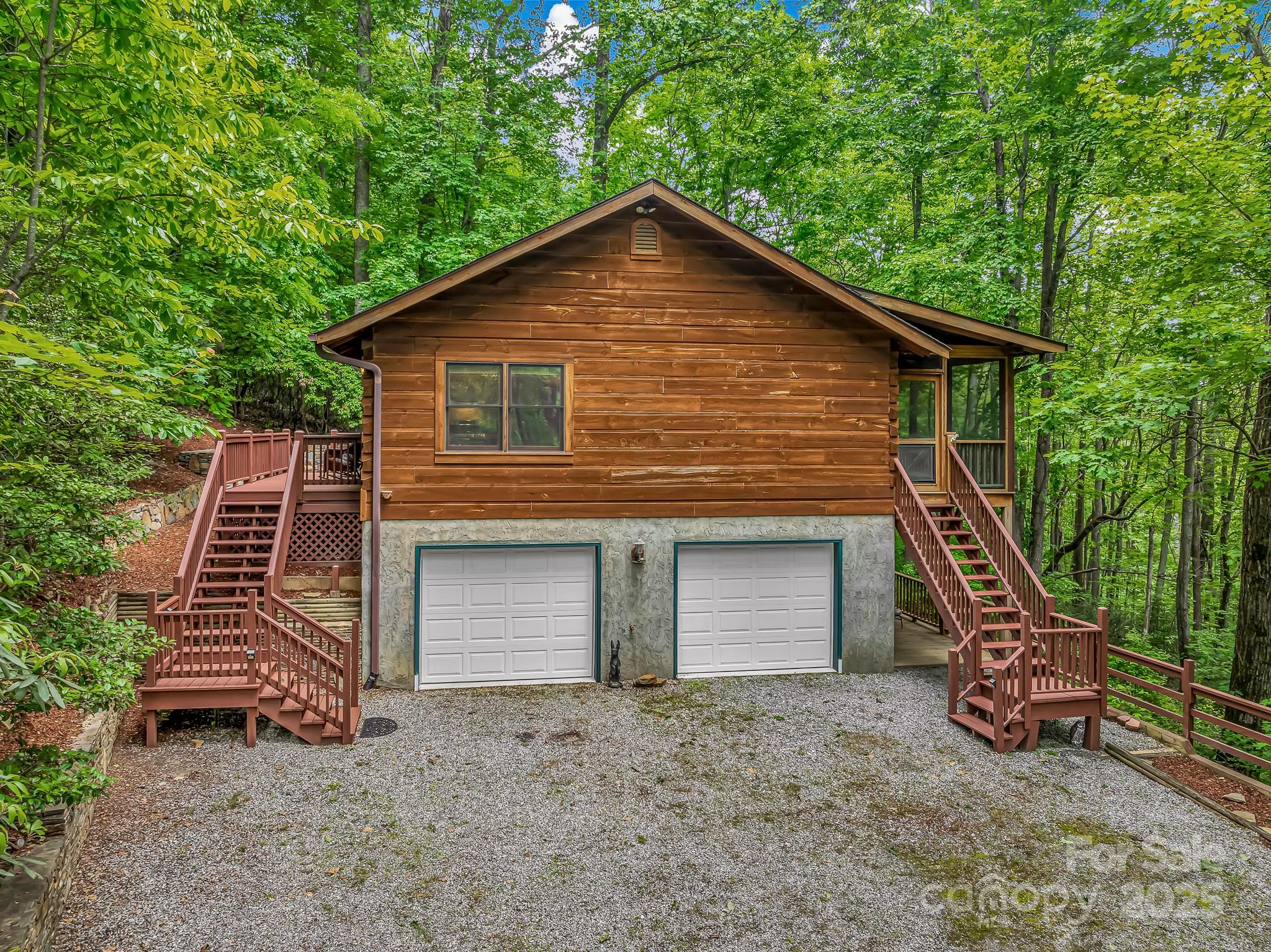 1501 Tanglewood Lane