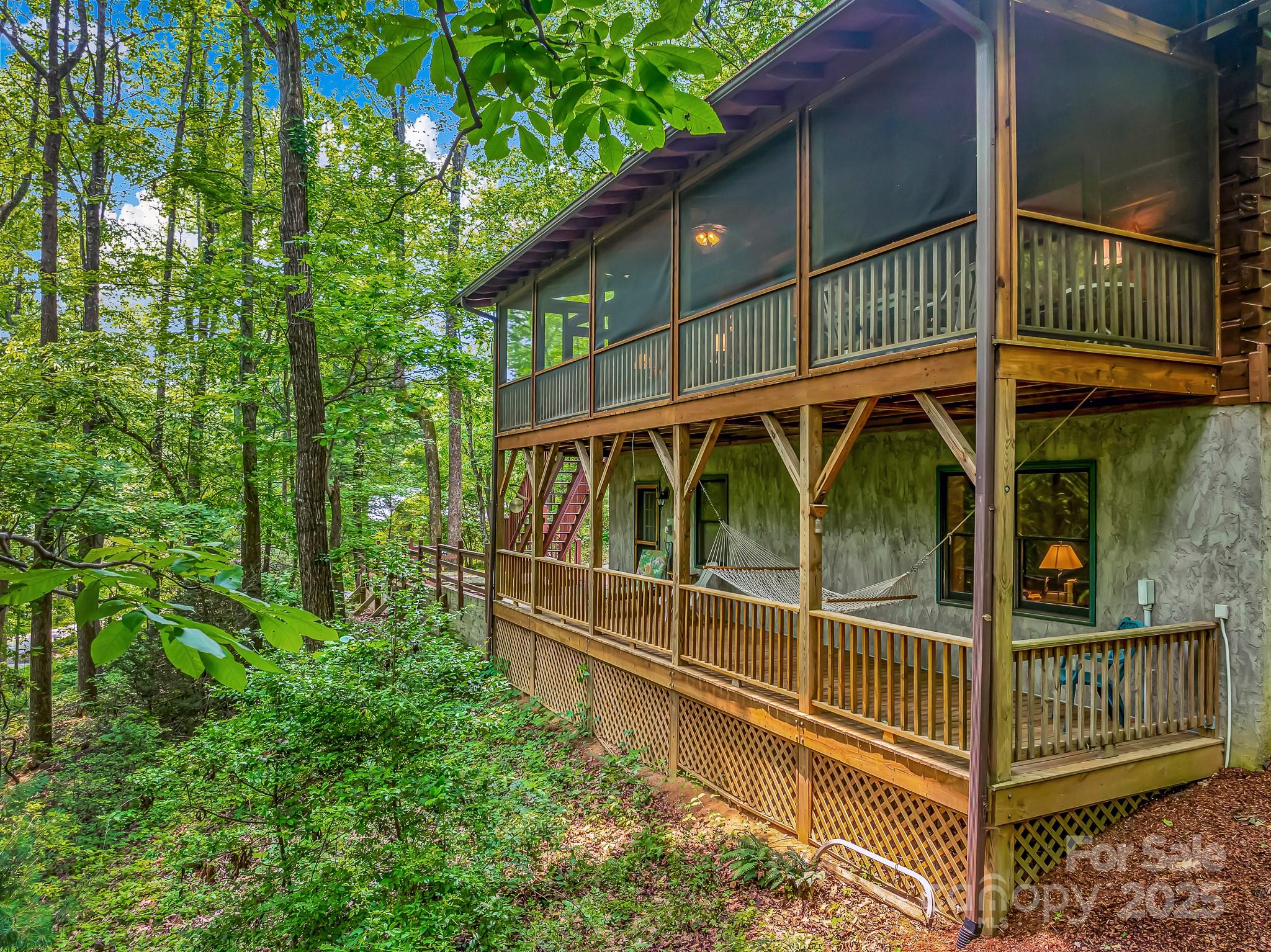 1501 Tanglewood Lane