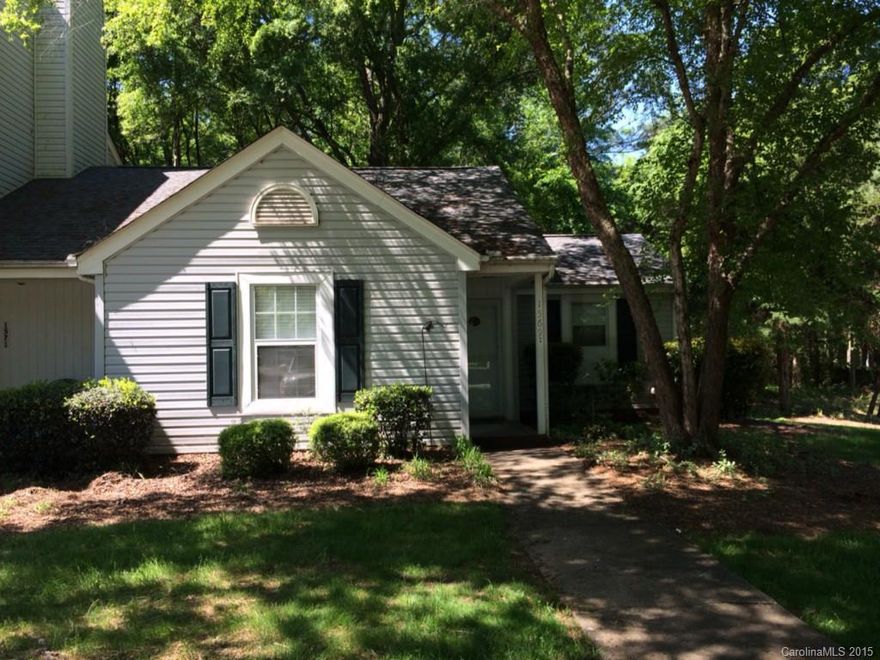 Why pay rent? Come and see this lovely condo-no work to do. Laminate floors, walk in sauna tub, end unit. Close to interstate & no city taxes. Bath joins master bedroom & hallway and has a separate vanity area.