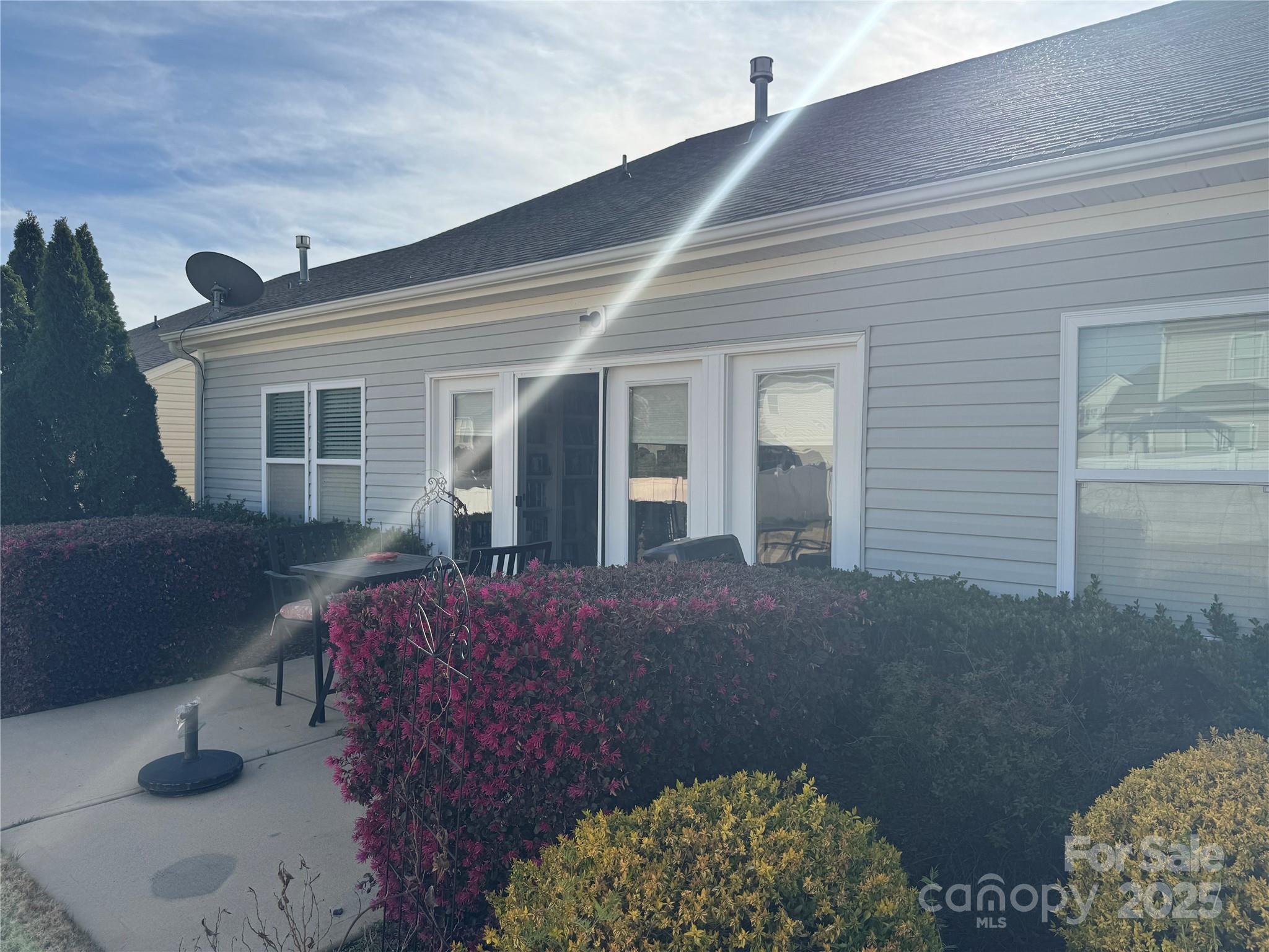 905 Roxburgh Avenue