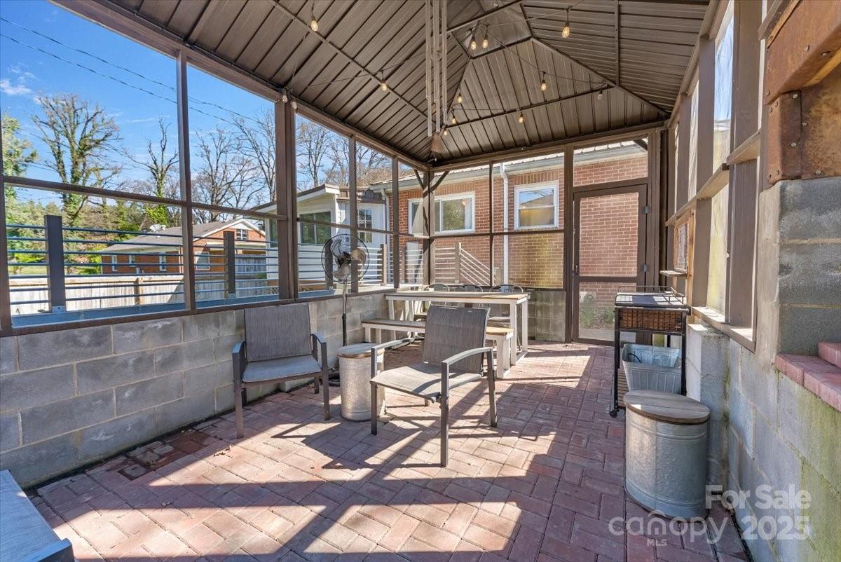 Royal Oaks - Residential