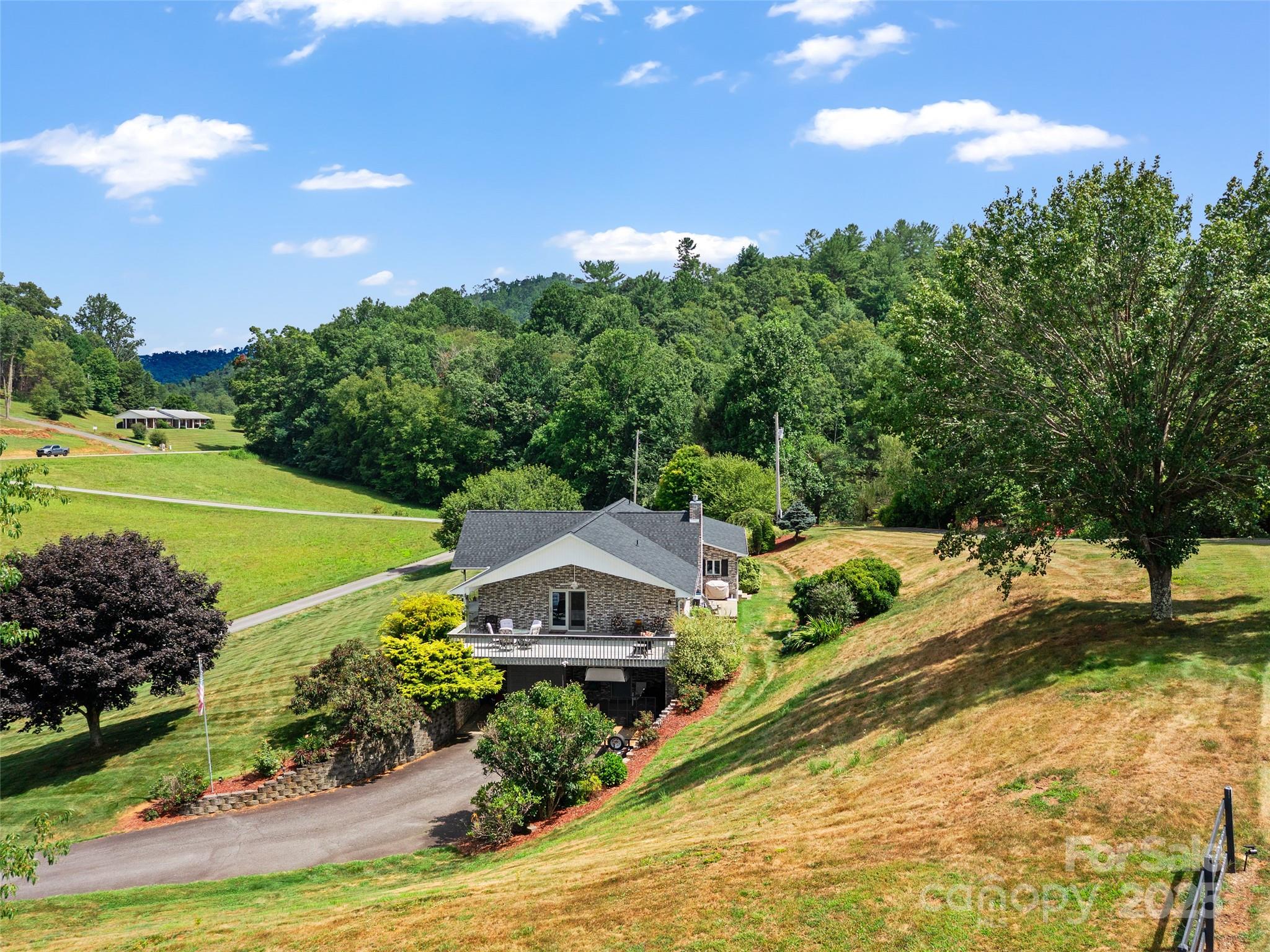 124 W Dogwood Circle