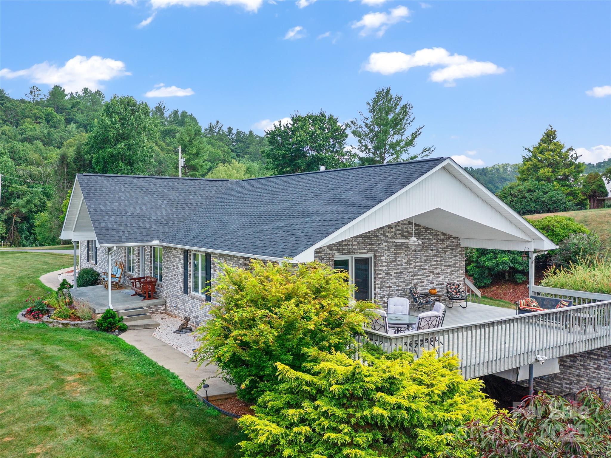 124 W Dogwood Circle