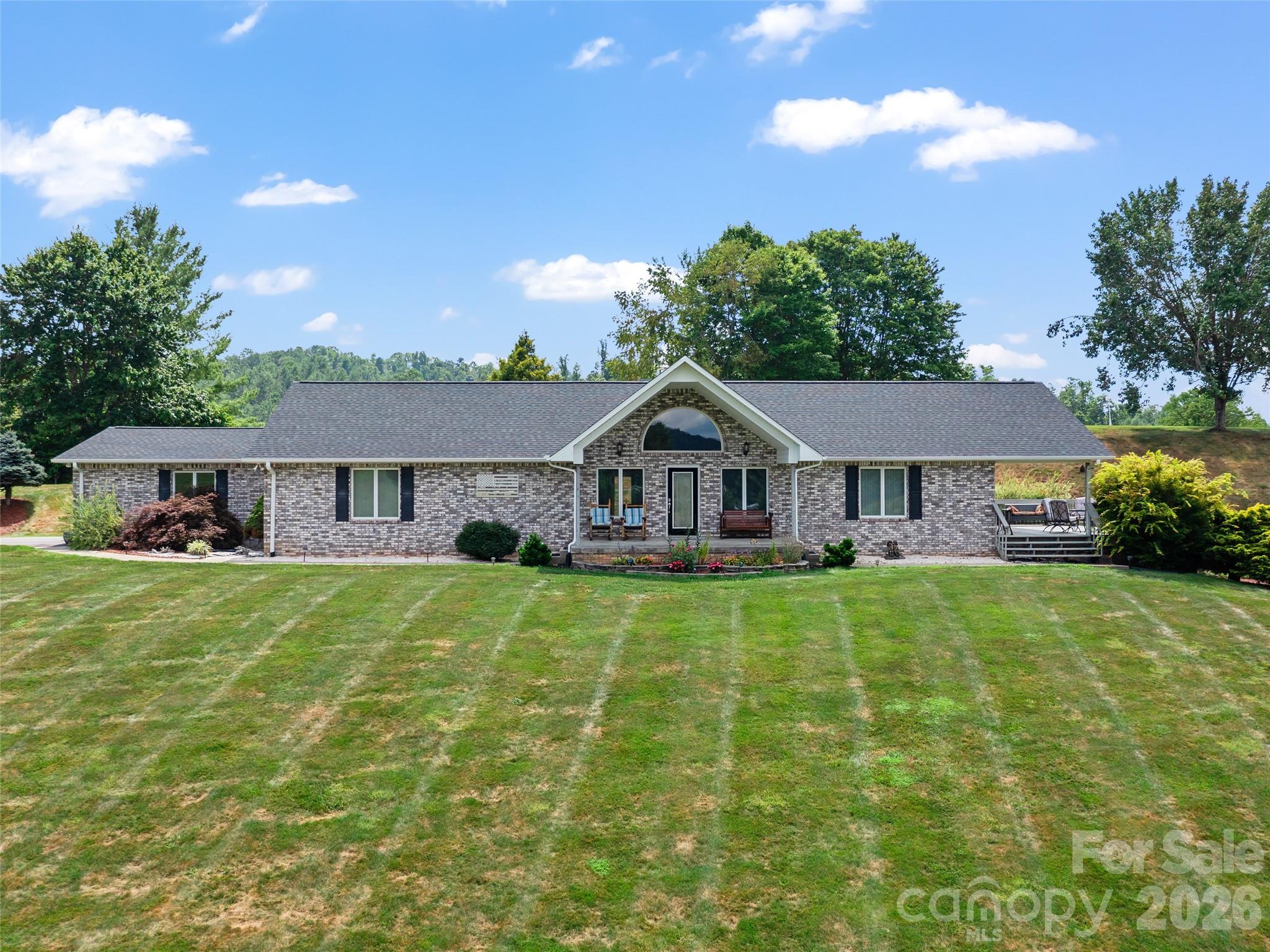 124 W Dogwood Circle