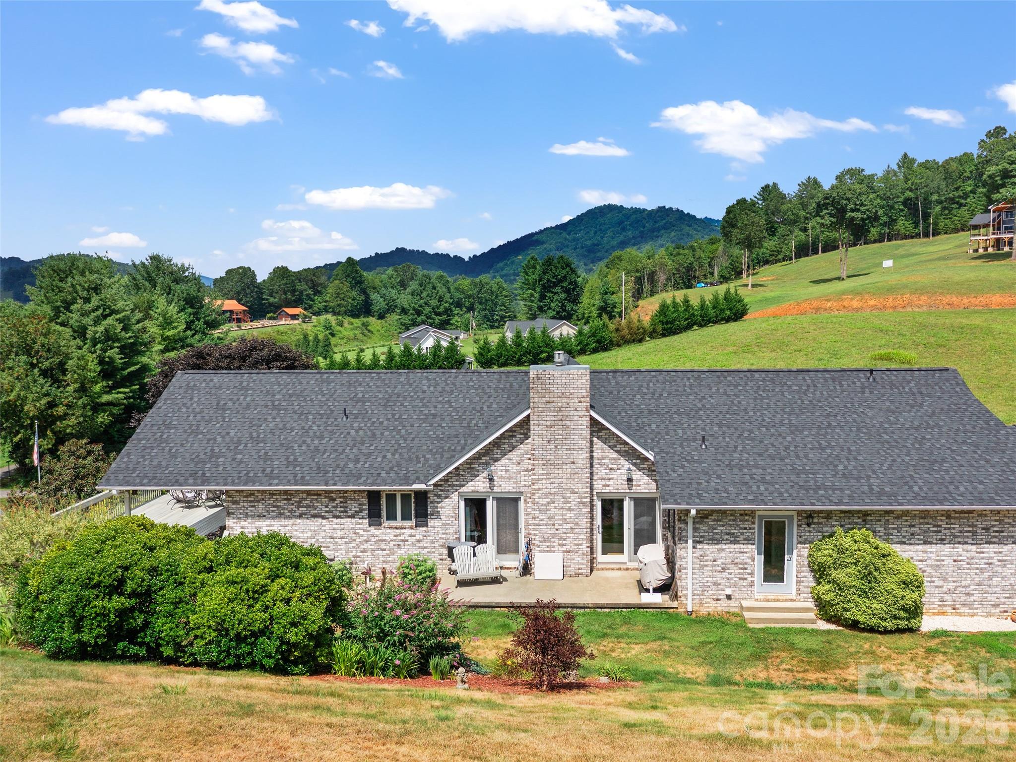 124 W Dogwood Circle