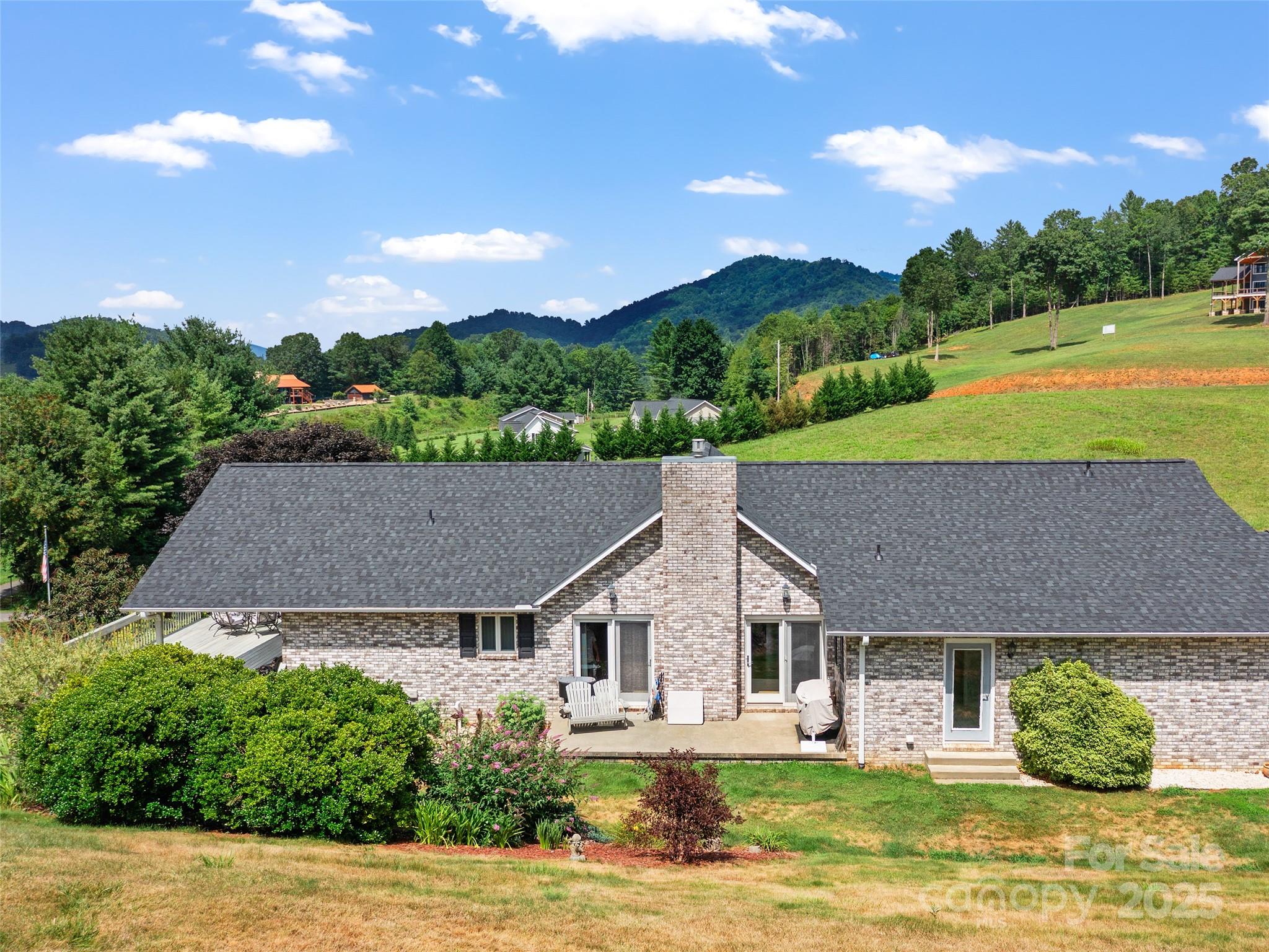 124 W Dogwood Circle