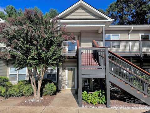 Photo for 102 Carlyle Way