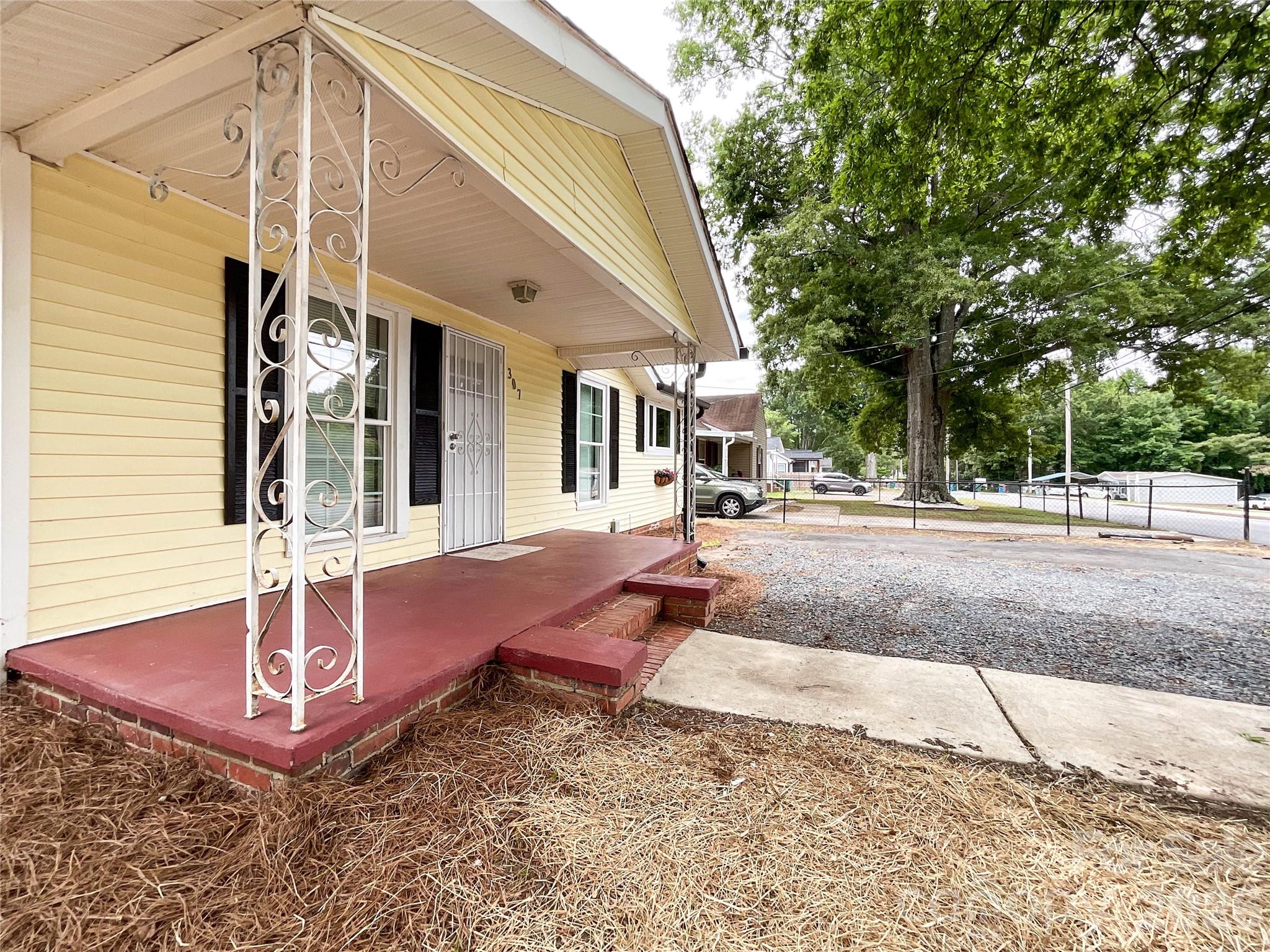 307 Leonard Avenue