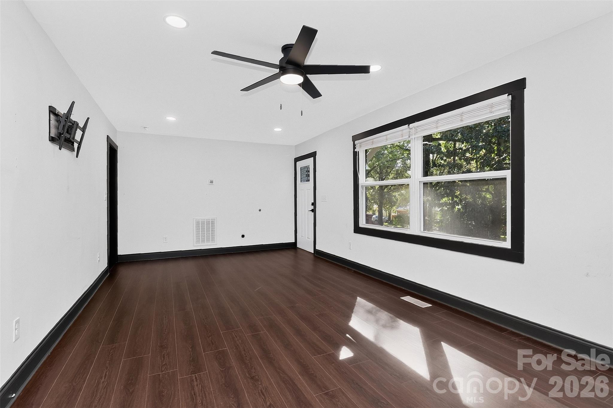 2736 Royston Road
