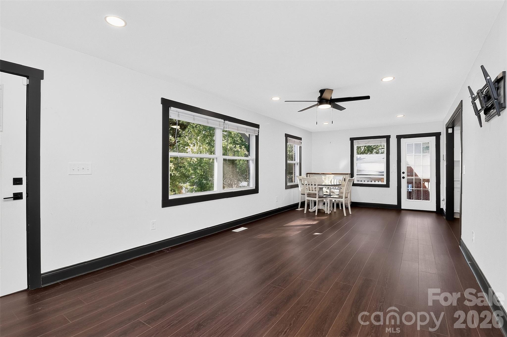 2736 Royston Road