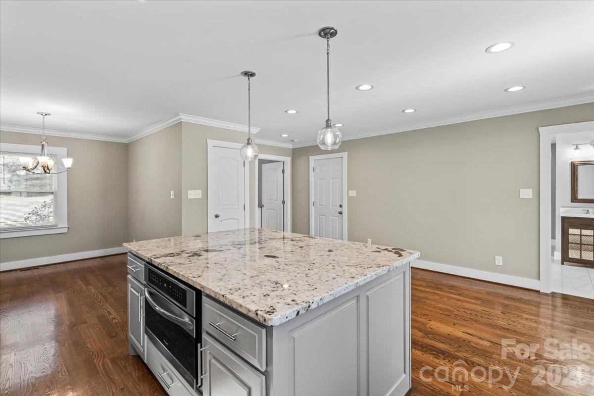 492 14th Avenue Avenue NE