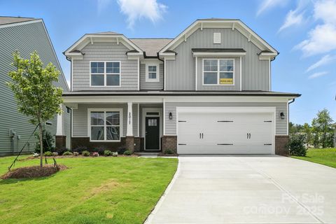 2017 Embassy Court Charlotte NC 28213