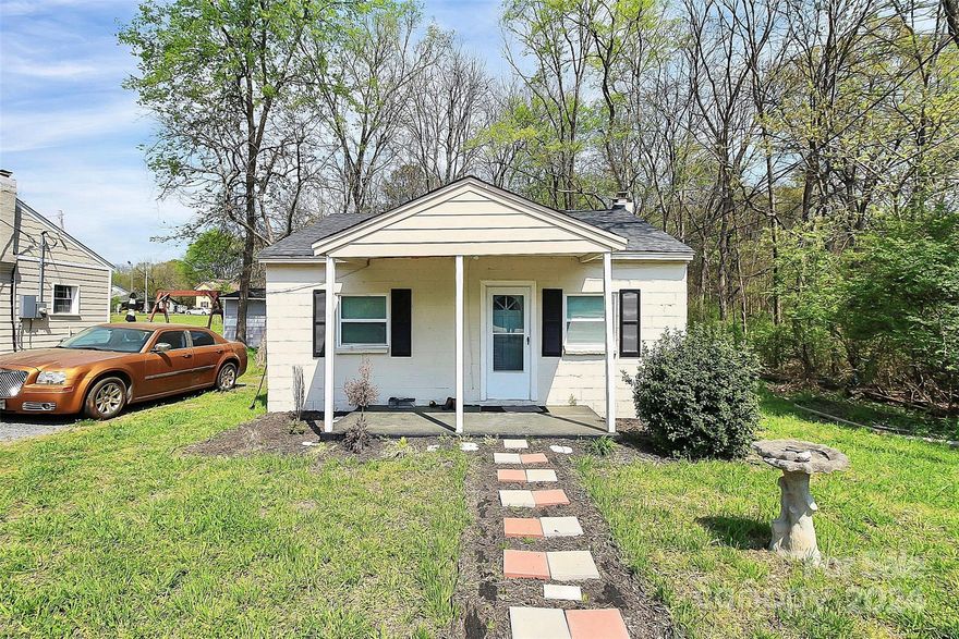 Check out this remodeled home located only 2.5 miles from downtown Rock Hill. This home was remodeled in 2020 and the roof was also replaced at the same time. The HVAC system was replaced in Oct. 2023. This home is perfect for a future owner occupant or an investor. The property is subject to a lease ending 1/25.