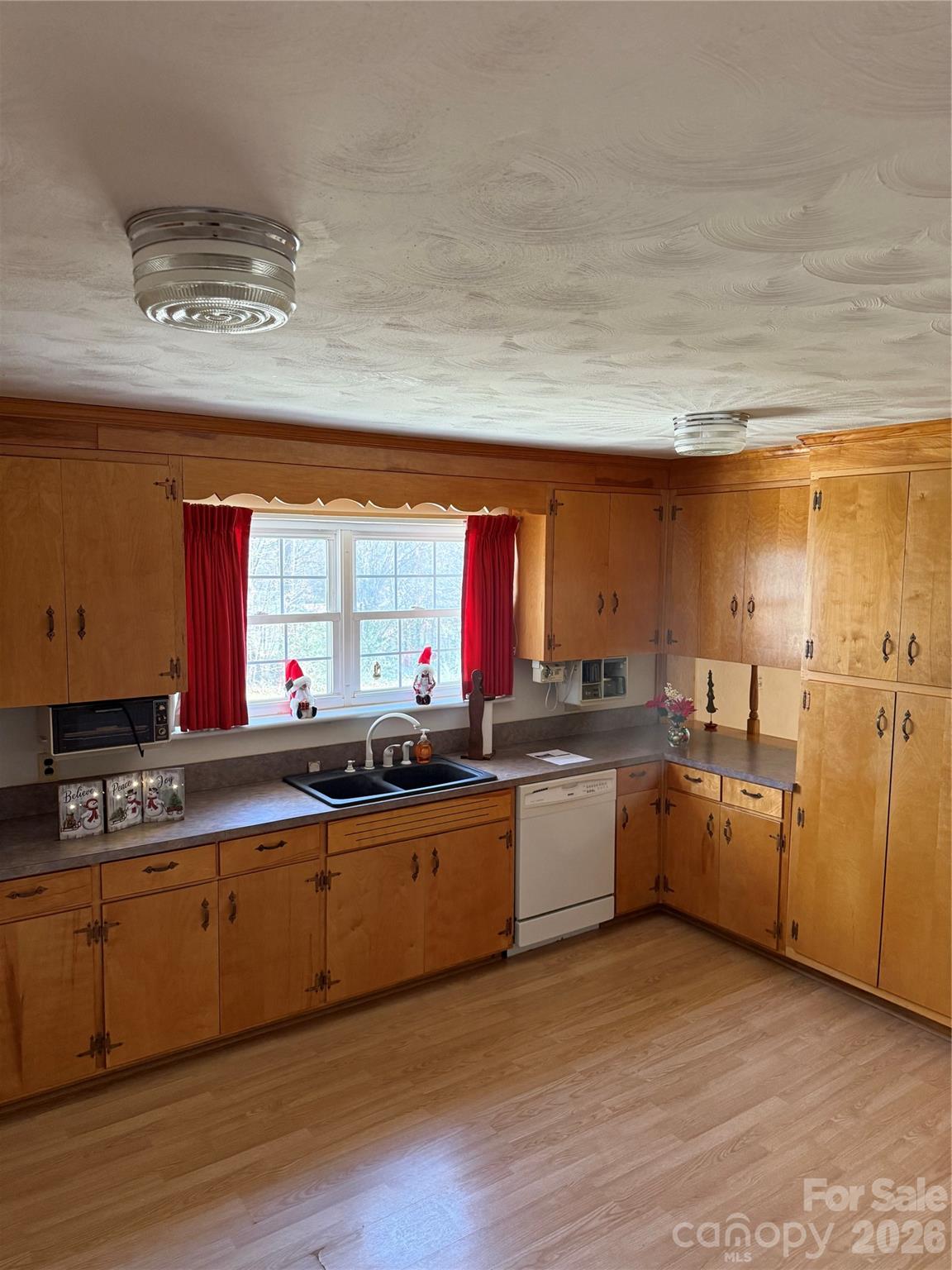 Pink Eckard Estate - Residential