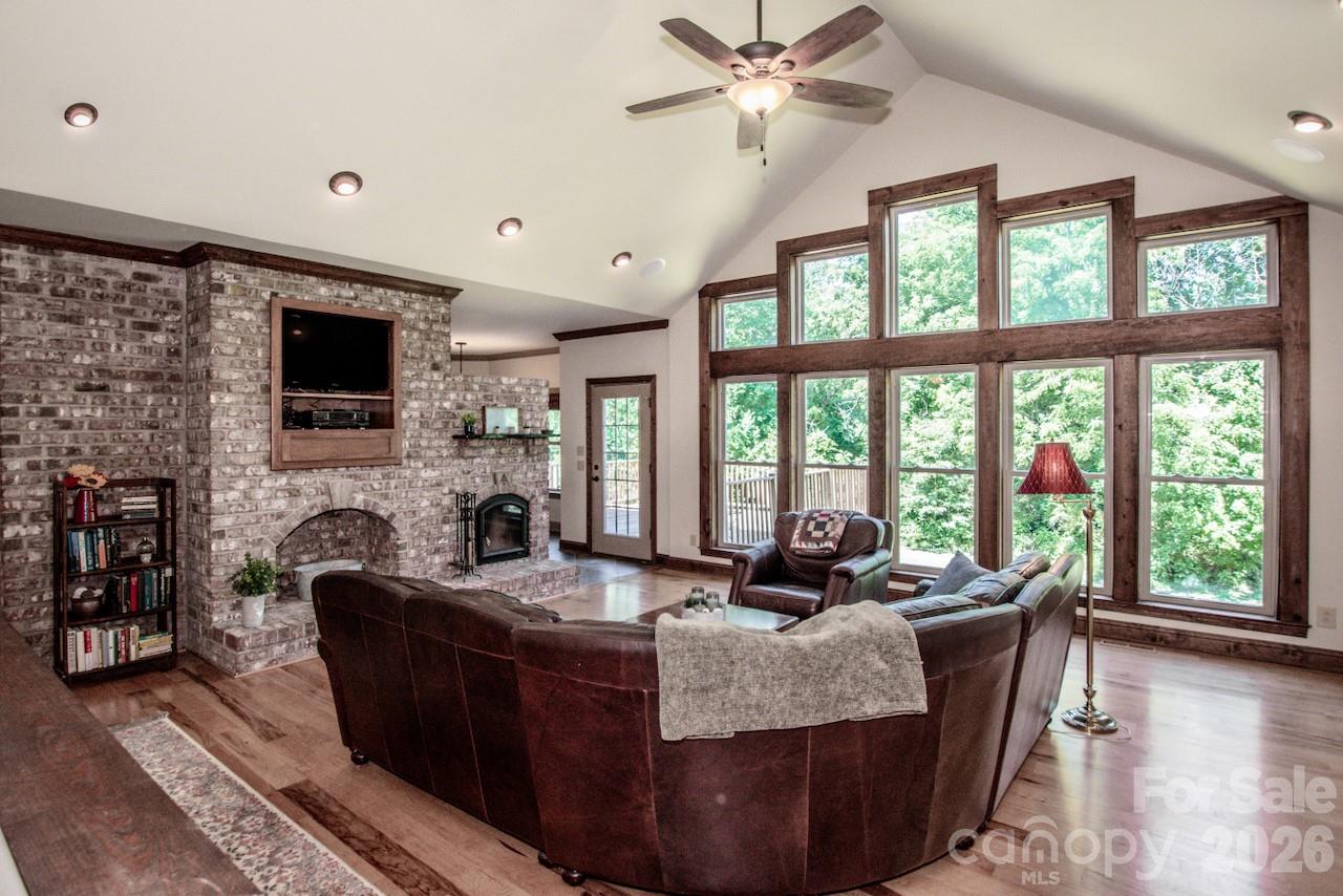 1345 Timberlane Terrace