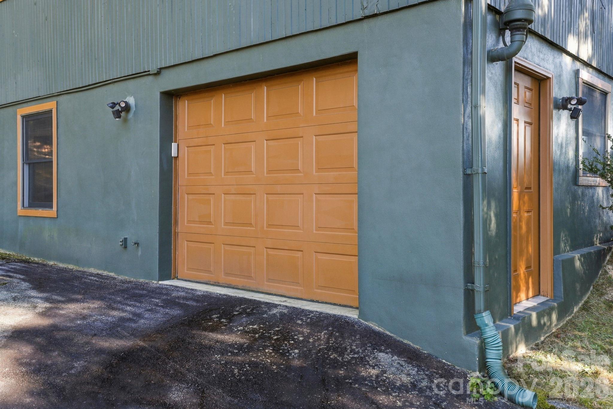 565 Ivy Lane