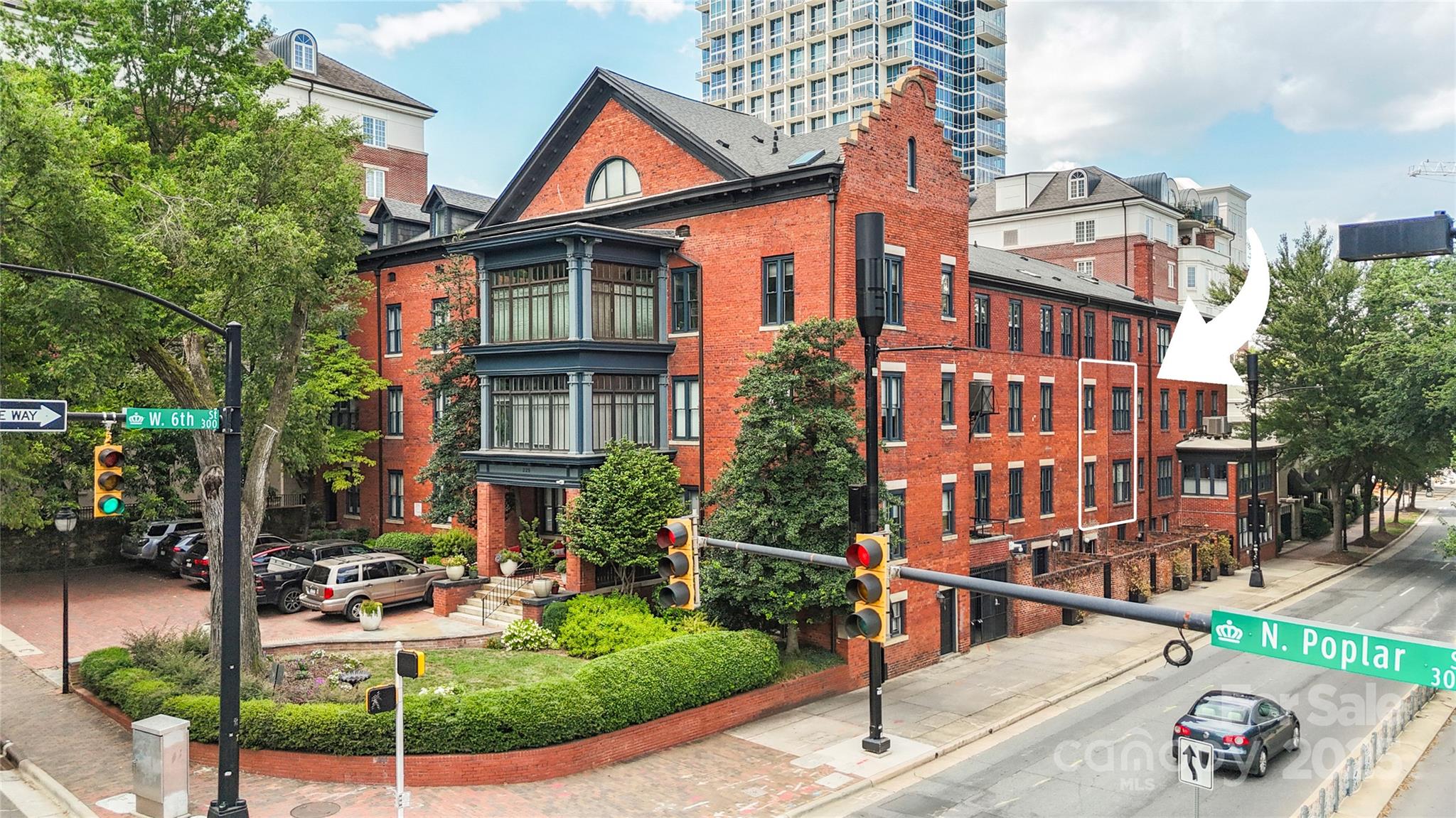 229 N Poplar Street 10