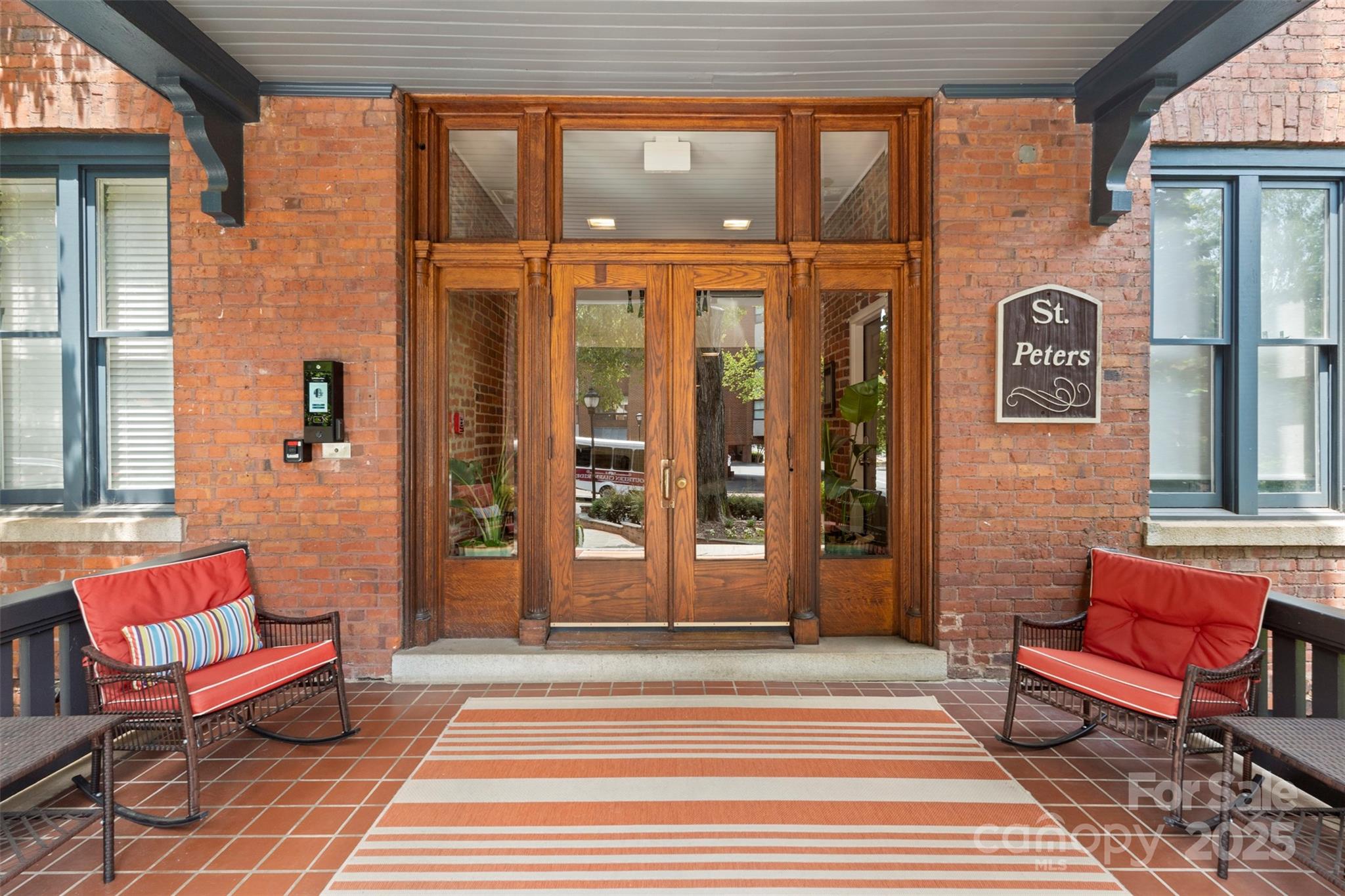 229 N Poplar Street 10