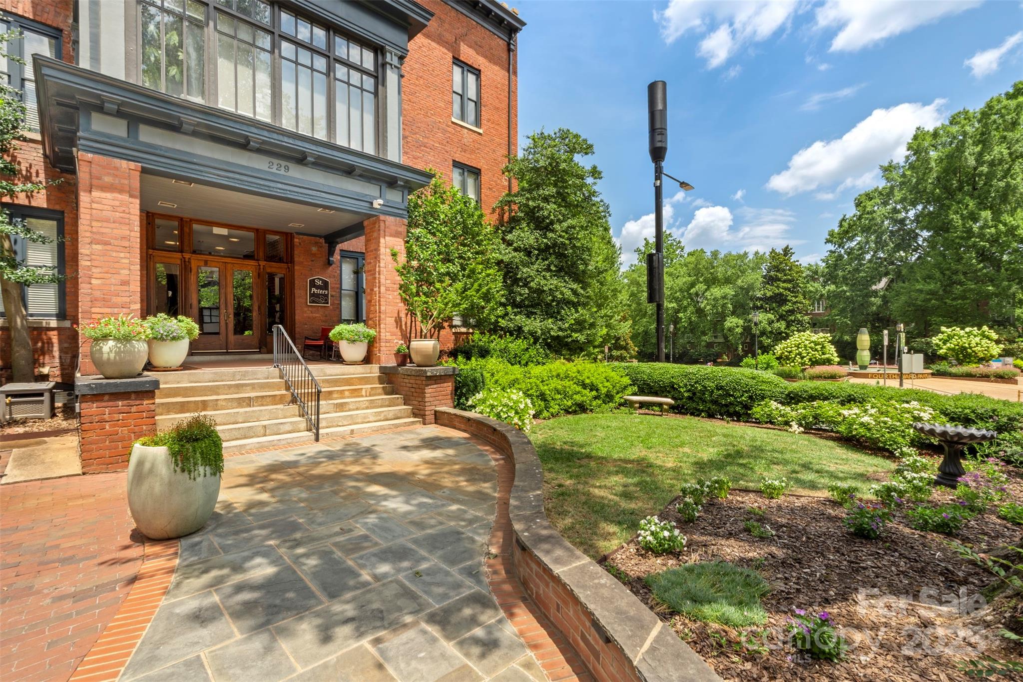 229 N Poplar Street 10