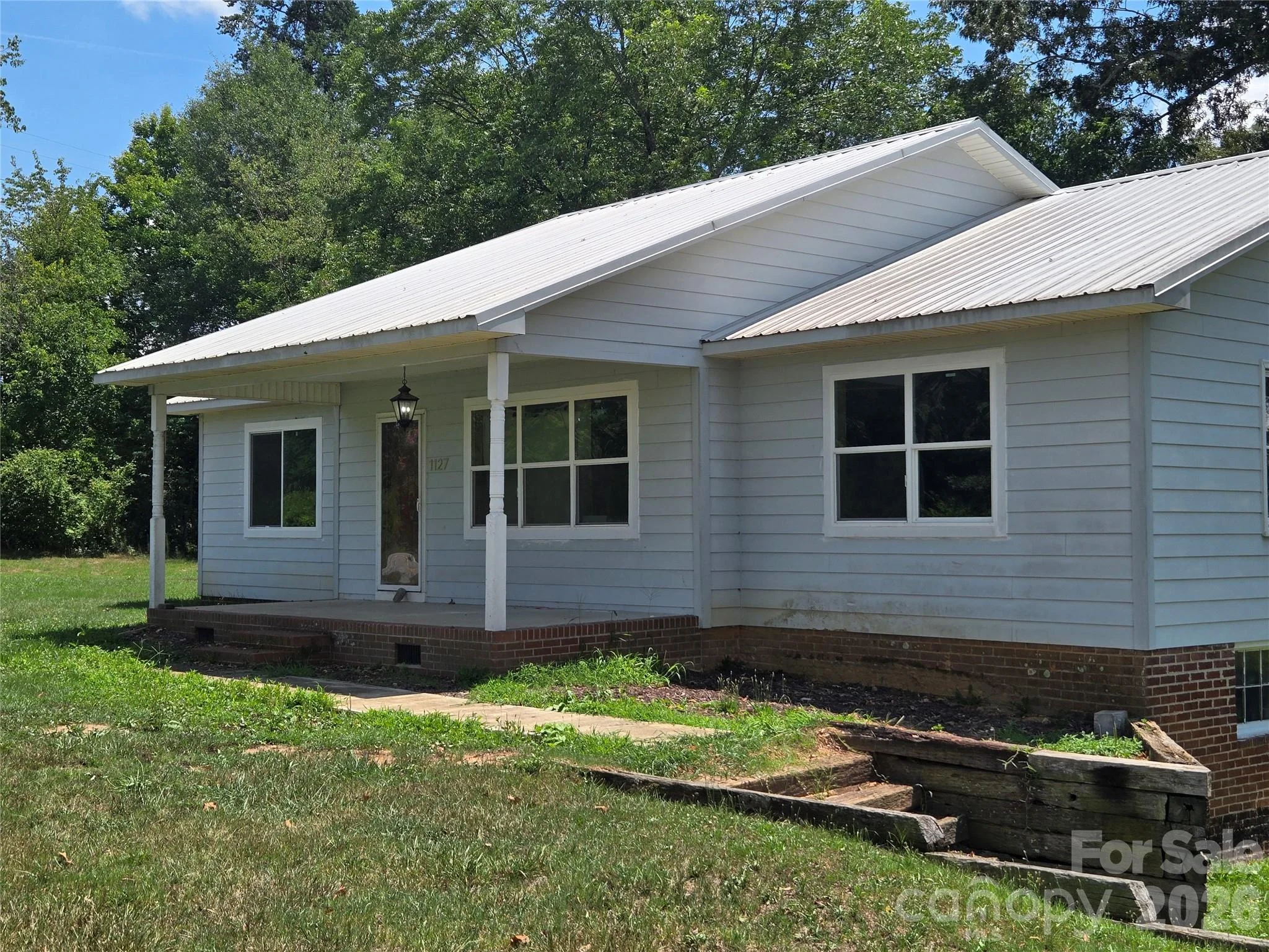 1127 N Mountain Street
