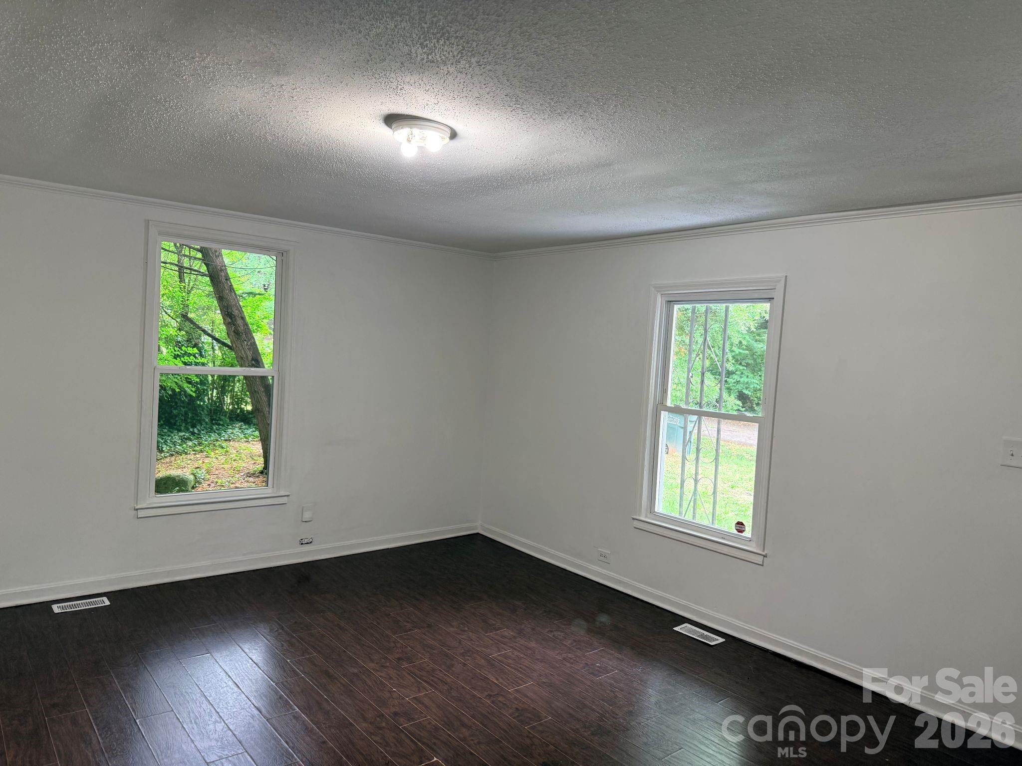 305 N Poplar Street