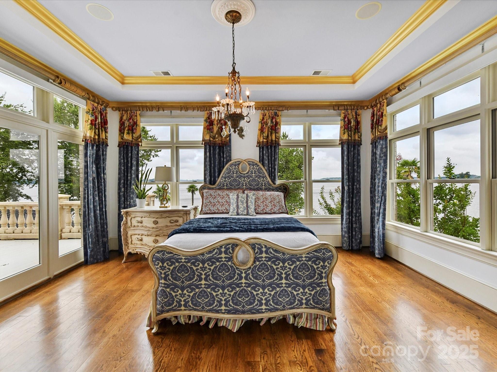 The Peninsula - Residential