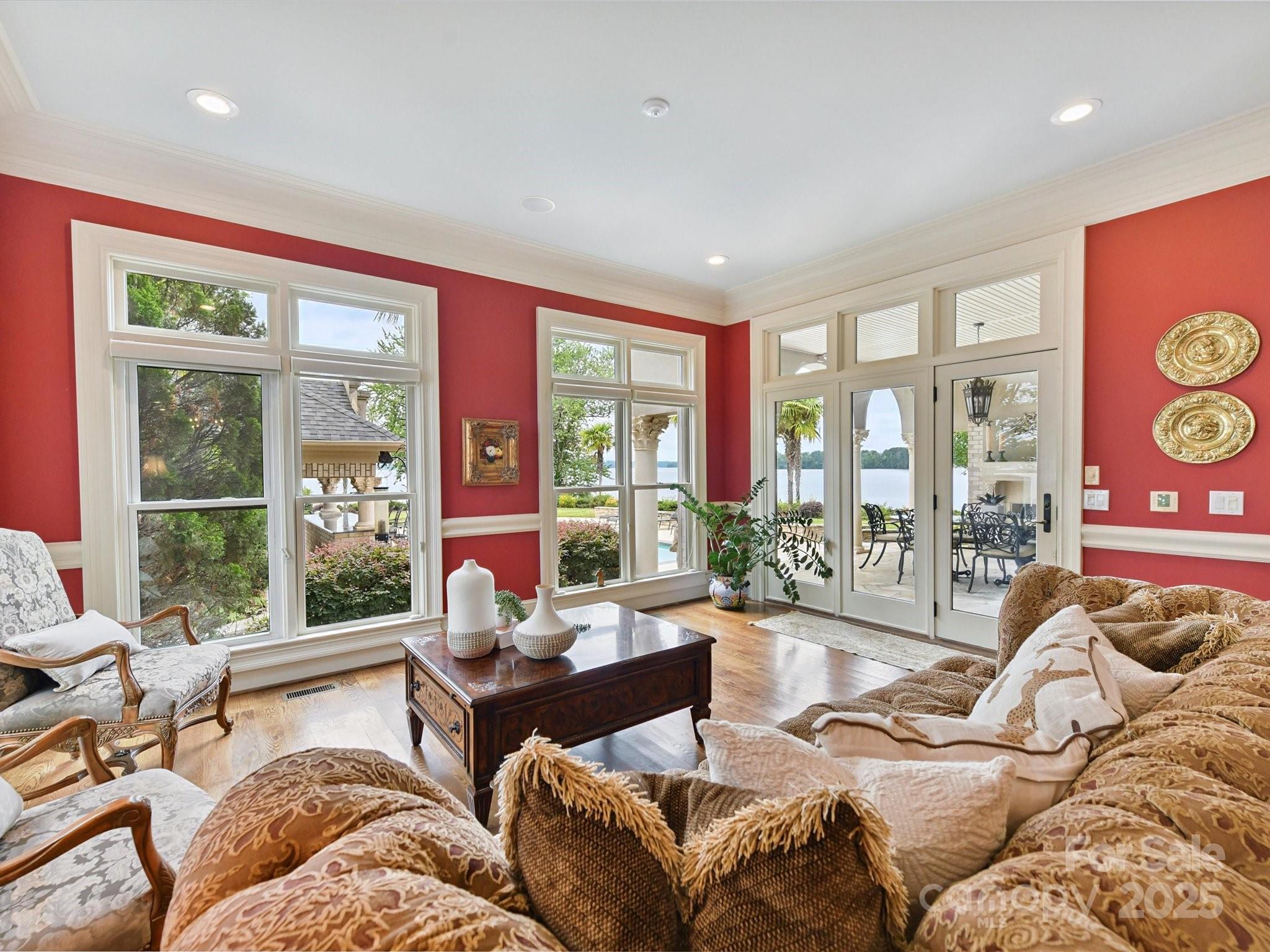 The Peninsula - Residential