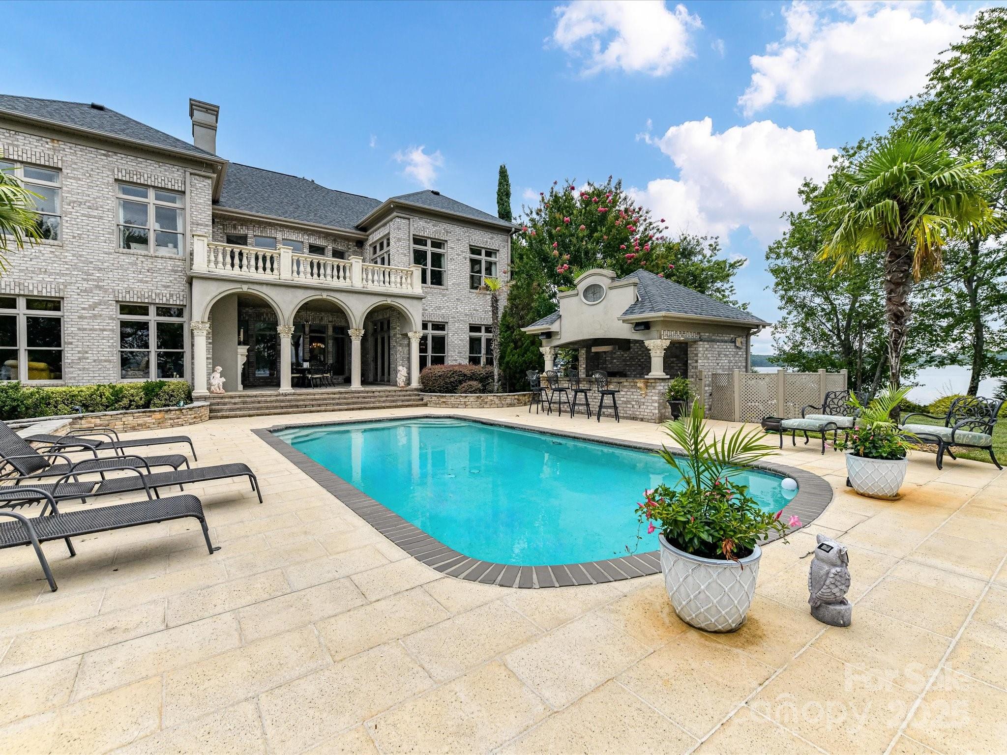 The Peninsula - Residential