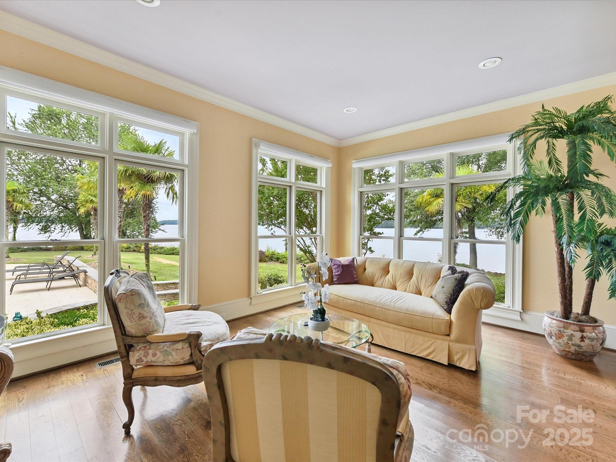 The Peninsula - Residential