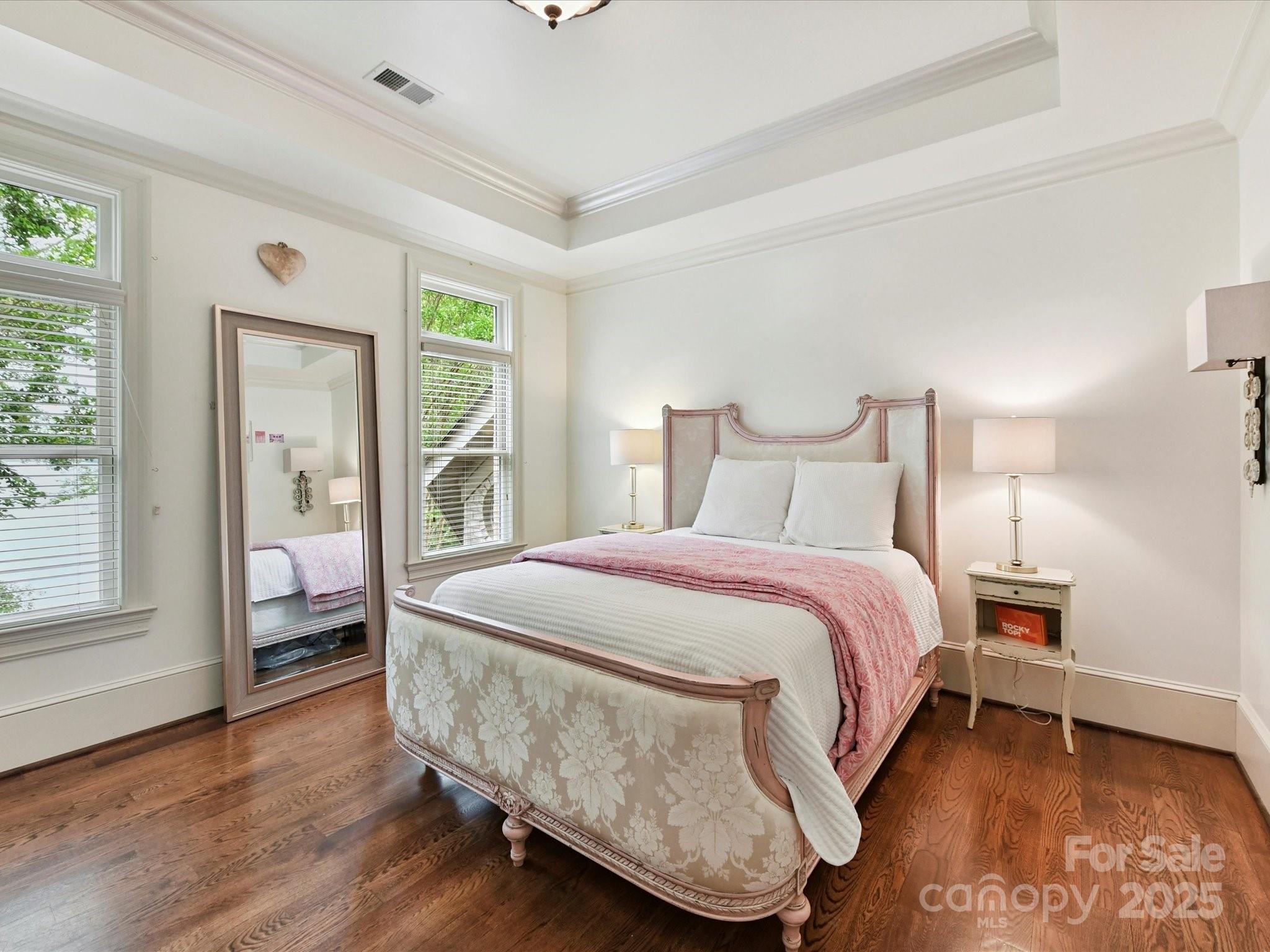 The Peninsula - Residential