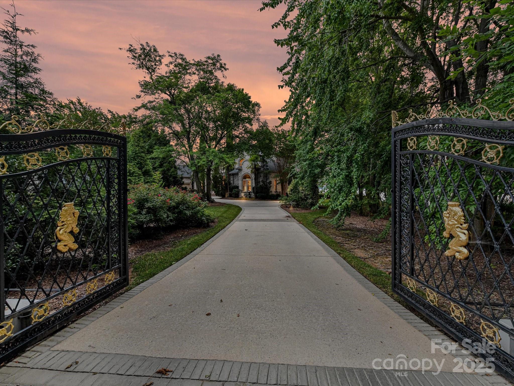 The Peninsula - Residential