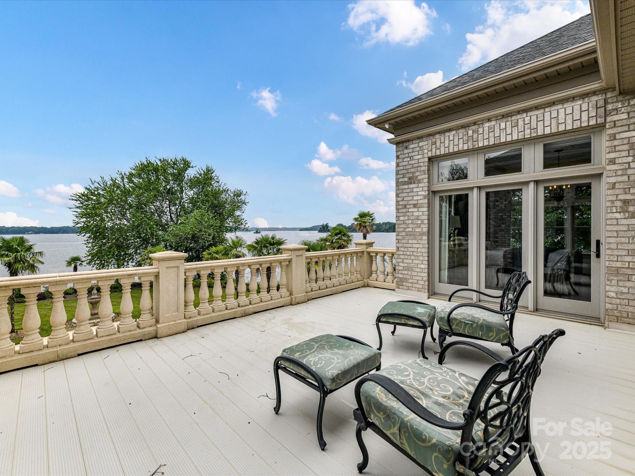 The Peninsula - Residential