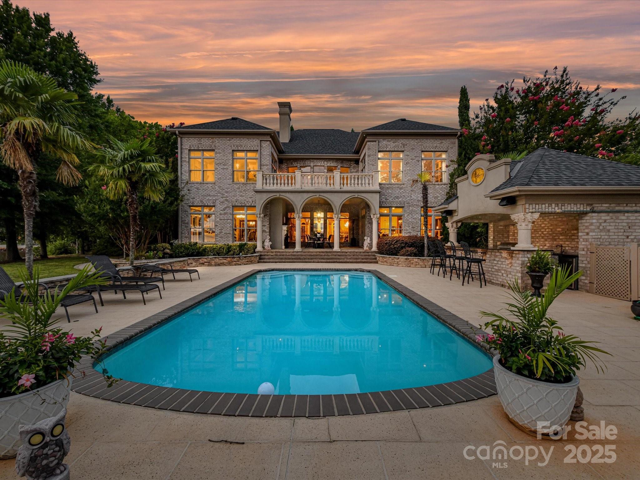 The Peninsula - Residential