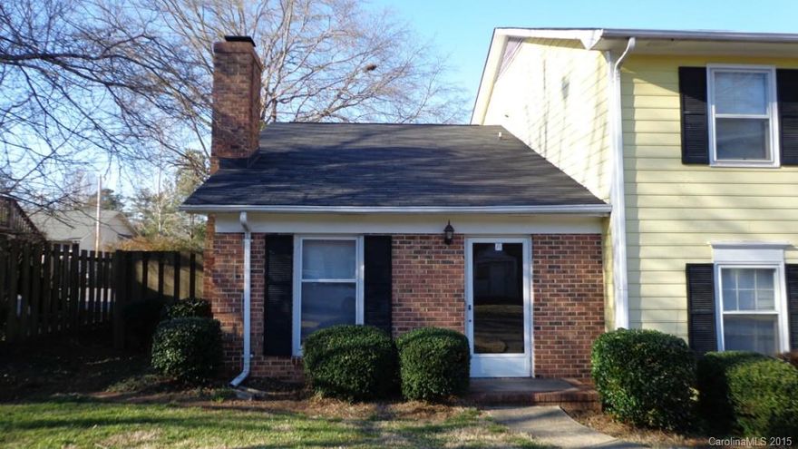 Bring your colors to decorate this sweet handicapped accessible 1BR/1BA end unit with appliances and real fireplace located 1 minutes to hospital, grocery store, doctors' offices, restaurants, & clothiers. HOA covers water, exterior & lawn maintenance, pool & insurance for outside of dwelling.   Sellers are offering a flooring/paint allowance or as a buyer's closing cost allowance of $2000 at this price.  Perfect unit for in-laws or Winthrop student. Parking also in the rear of unit.