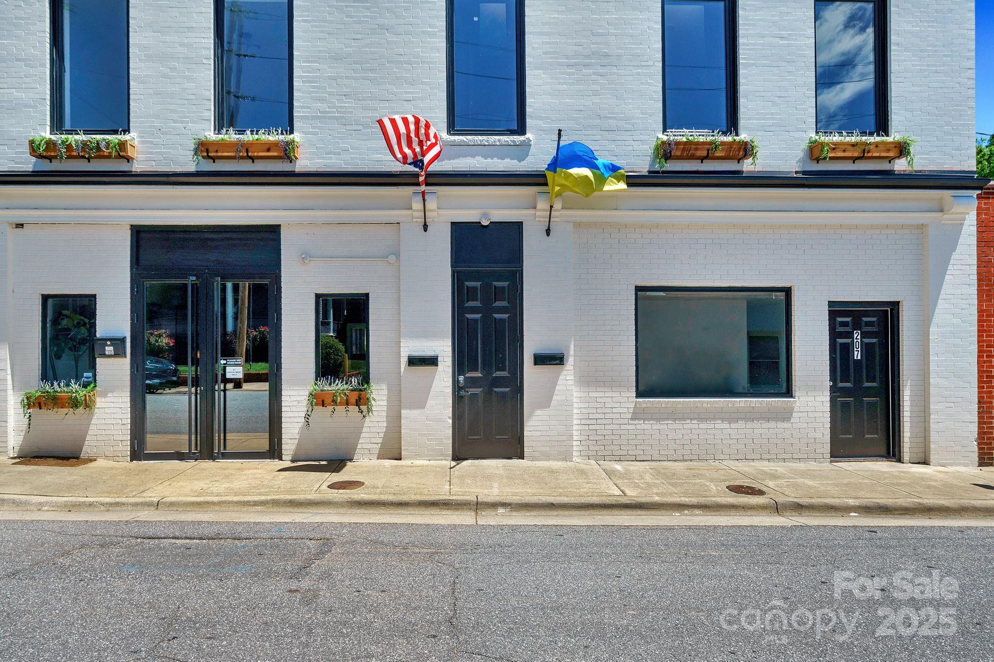 205 S Academy Street