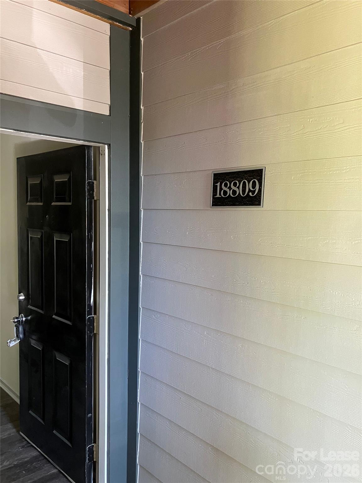 18809 Vineyard Point Lane