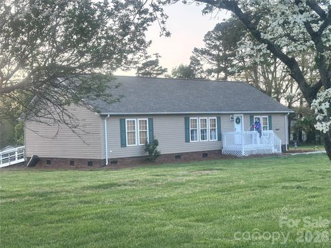 Photo of 26024 Hobert Road, Albemarle, NC 28001 (MLS # 4364507)