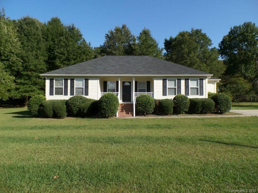 Very nice ranch style home on large lot with beautiful mature oak trees. Ready to move in. New paint, carpet, & vinyl flooring. Split bedroom plan, spacious kitchen with lots of cabinets. Large laundry room. Desirable area with great schools!